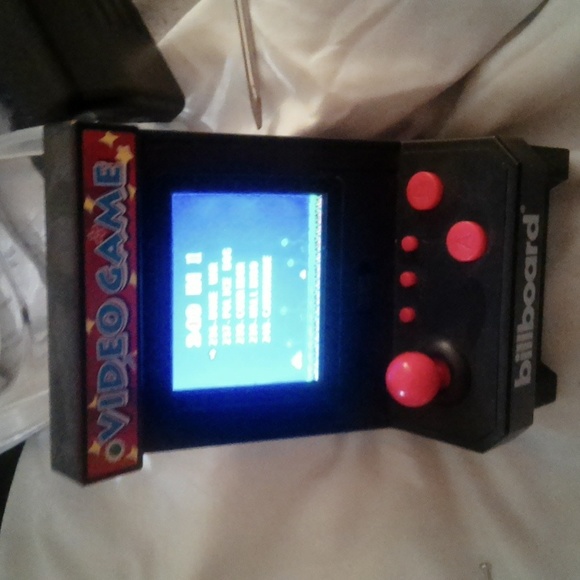 Billboard 8- bit mini arcade video game handheld console - Picture 2 of 4